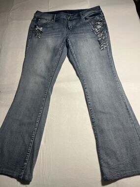 APT. 9 Women’s Size 14-16 Bootcut Jeans Floral Embroidered See Measurements